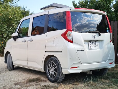 2019 Toyota Roomy I, белый, 950000 рублей, вид 4