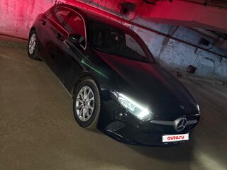 2019 Mercedes-Benz A-Класс 200 IV (W177), чёрный, 2750000 рублей, вид 3