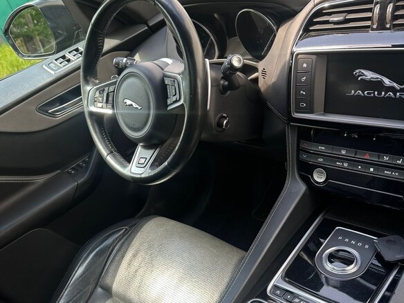 2016 Jaguar F-Pace I, чёрный, 2900000 рублей - вид 5
