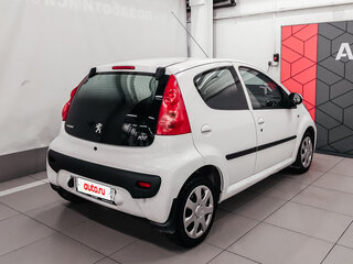 2011 Peugeot 107 I Рестайлинг, белый, 480000 рублей, вид 4