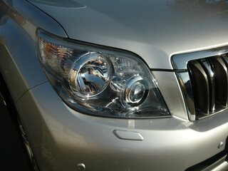 2013 Toyota Land Cruiser Prado 150 Series, серебристый, 8000000 рублей, вид 4
