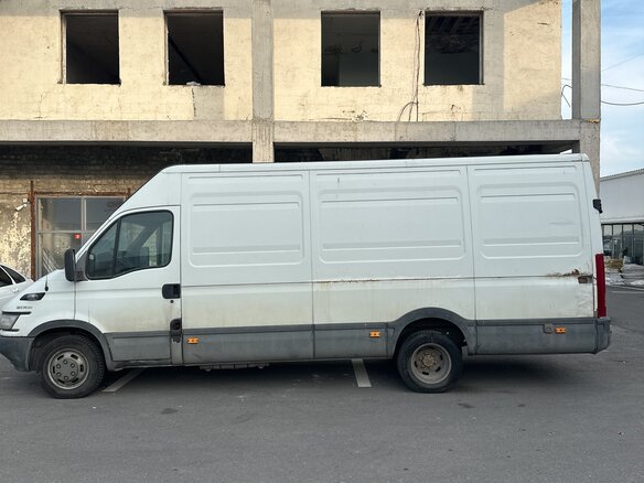 2005 Iveco Daily, белый, 1300000 рублей - вид 1