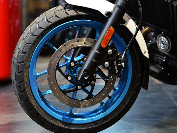 2025 Royal Enfield Guerrilla 450, синий, 559000 рублей - вид 14