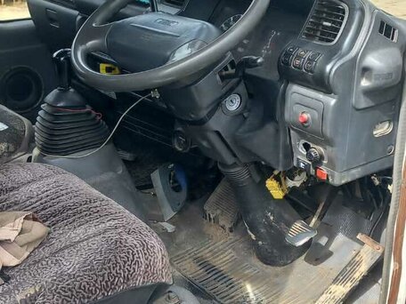 2005 Nissan Condor, белый, 4500000 рублей, вид 2