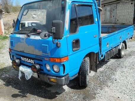 1991 Nissan Atlas, синий, 1300000 рублей, вид 1