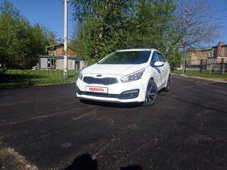 2017 Kia Ceed II Рестайлинг, белый, 1220000 рублей, вид 4