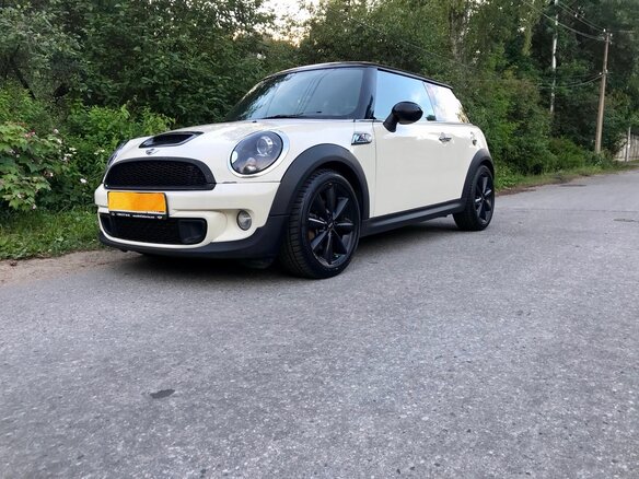 2011 Mini Hatch Cooper S II (R56) Рестайлинг, белый - вид 3