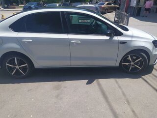2017 Volkswagen Polo V Рестайлинг, белый, 1300000 рублей, вид 3