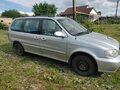 2004 Kia Carnival I Рестайлинг, серебристый, 330000 рублей - вид 1