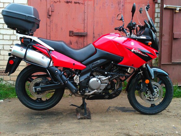 2004 Suzuki V-Strom DL 650, красный