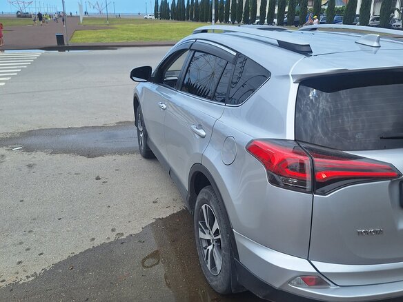 2018 Toyota RAV4 IV (XA40) Рестайлинг, серебристый, 2450000 рублей - вид 4