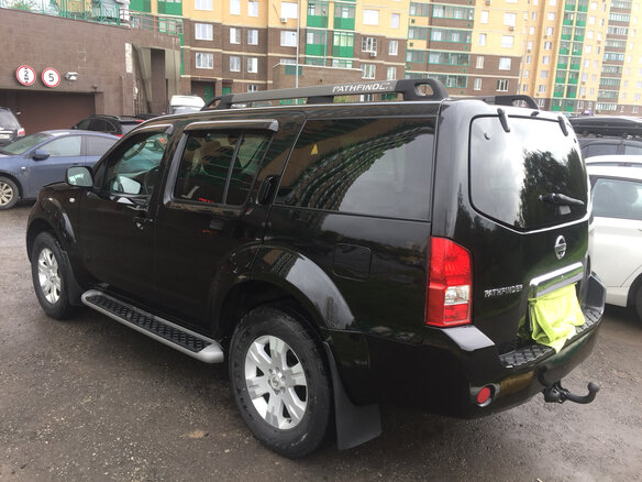 2005 Nissan Pathfinder III, чёрный - вид 1