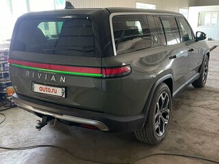 2023 Rivian R1S QM Large, зелёный, 14900000 рублей, вид 3