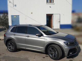 2018 Volkswagen Tiguan II, серебристый, 2900000 рублей, вид 2