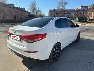 2015 Kia Rio III Рестайлинг, белый, 770000 рублей, вид 4