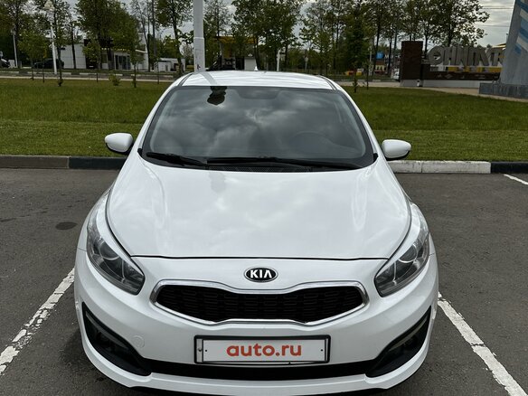 2017 Kia Ceed II Рестайлинг, белый, 1120000 рублей - вид 1
