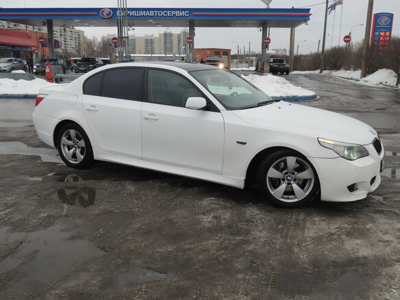 2004 BMW 5 серии 530i V (E60/E61), чёрный - вид 3