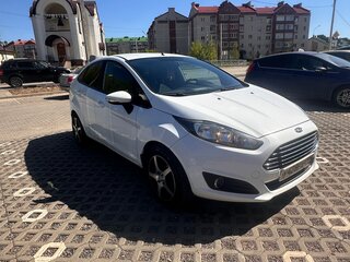 2015 Ford Fiesta Mk6 Рестайлинг, белый, 920000 рублей, вид 3