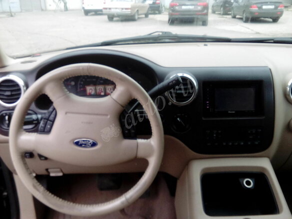 2004 Ford Expedition II, чёрный - вид 2