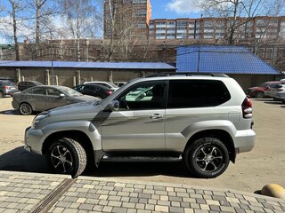 2003 Toyota Land Cruiser Prado 120 Series, серебристый, 1830000 рублей, вид 2