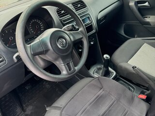 2011 Volkswagen Polo V, красный, 520000 рублей, вид 2