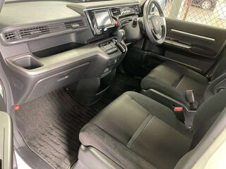 2018 Honda Stepwgn V Рестайлинг, белый, 1670000 рублей, вид 3