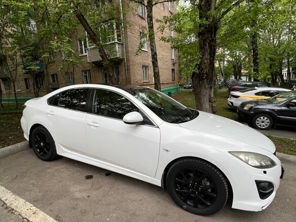 2011 Mazda 6 II (GH) Рестайлинг, белый, 1100000 рублей - вид 2