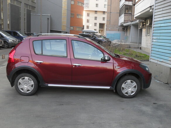 2011 Renault Sandero Stepway I, красный
