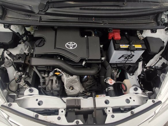 2017 Toyota Vitz III (XP130) Рестайлинг 2, белый, 980000 рублей - вид 13
