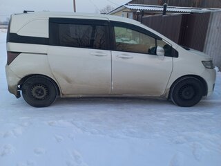 2012 Honda Freed Spike I Рестайлинг, белый, 1150000 рублей, вид 2