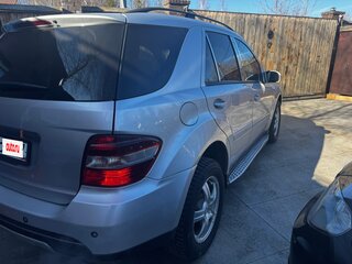 2005 Mercedes-Benz M-Класс 350 II (W164), серебристый, 1000000 рублей, вид 2