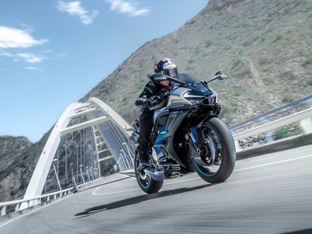 2026 CFMoto 675SR-R, чёрный, 769410 рублей, вид 5
