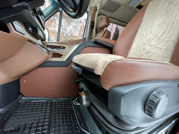 2019 Mercedes-Benz Sprinter, чёрный, 8990000 рублей - вид 4