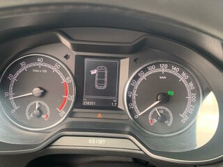 2018 Skoda Octavia III (A7) Рестайлинг, белый, 1100000 рублей, вид 4