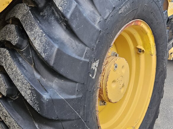 2013 Caterpillar 428, жёлтый, 5700000 рублей - вид 5
