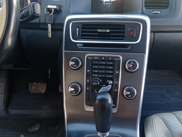 2012 Volvo S60 II, жёлтый, 800000 рублей - вид 9