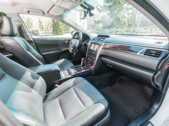 2015 Toyota Camry VII (XV50) Рестайлинг, белый, 2250000 рублей - вид 7