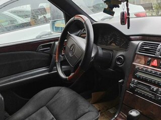 1996 Mercedes-Benz E-Класс 320 II (W210, S210), серебристый, 500000 рублей, вид 5