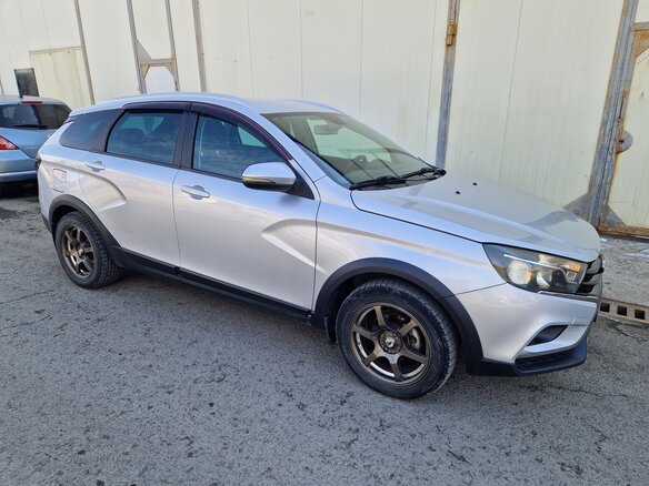 2018 Lada (ВАЗ) Vesta SW Cross I, серебристый, 935000 рублей - вид 2