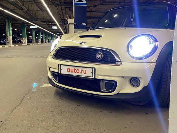 2011 Mini Hatch Cooper S II (R56) Рестайлинг, бежевый, 1190000 рублей - вид 2