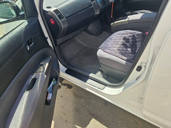 2011 Toyota Prius JDM II Рестайлинг (XW20), белый, 750000 рублей - вид 4