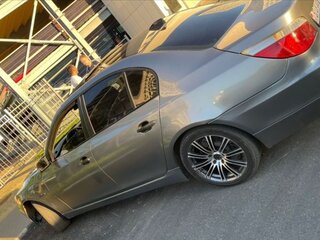 2010 BMW 5 серии 528i V (E60/E61) Рестайлинг, серебристый, 980000 рублей, вид 5