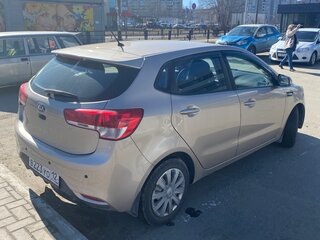 2015 Kia Rio III Рестайлинг, бежевый, 830000 рублей, вид 5