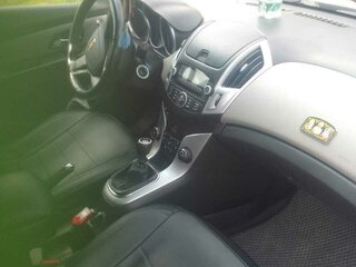 2013 Chevrolet Cruze I Рестайлинг, серебристый, 430000 рублей, вид 4