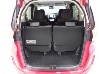 2019 Honda Freed II Рестайлинг, красный, 1800000 рублей, вид 5