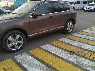 2013 Volkswagen Touareg II, коричневый, 2000000 рублей, вид 4