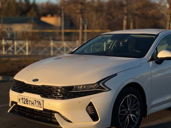 2020 Kia K5 III, белый, 2950000 рублей