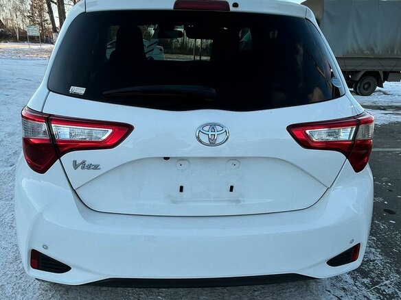 2018 Toyota Vitz III (XP130) Рестайлинг 2, белый, 1280000 рублей - вид 2