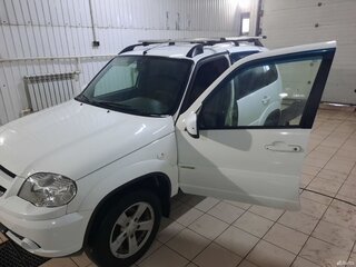 2016 Chevrolet Niva I Рестайлинг, белый, 790000 рублей, вид 3