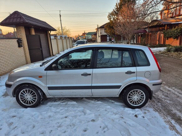 2006 Ford Fusion I Рестайлинг, серебристый, 400000 рублей - вид 1